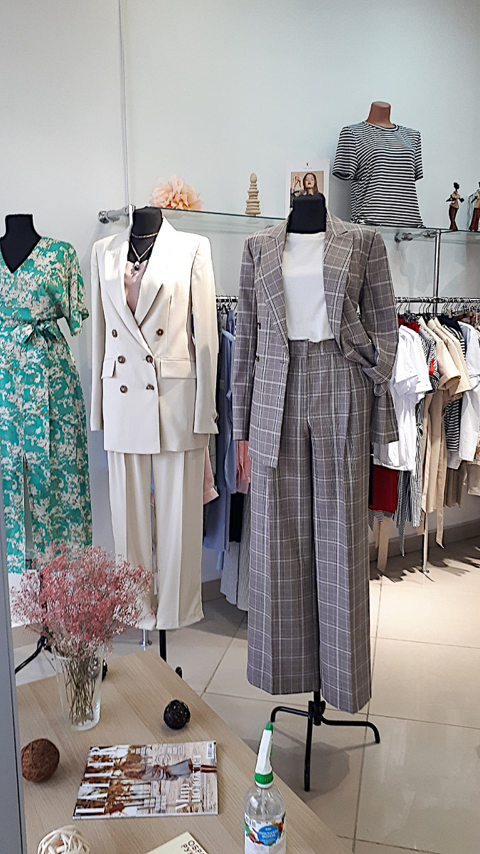 Осень-2020 начнется со дня на день. Стилист Ирина Безбородова помогла нам составить обзор трендовых вещей