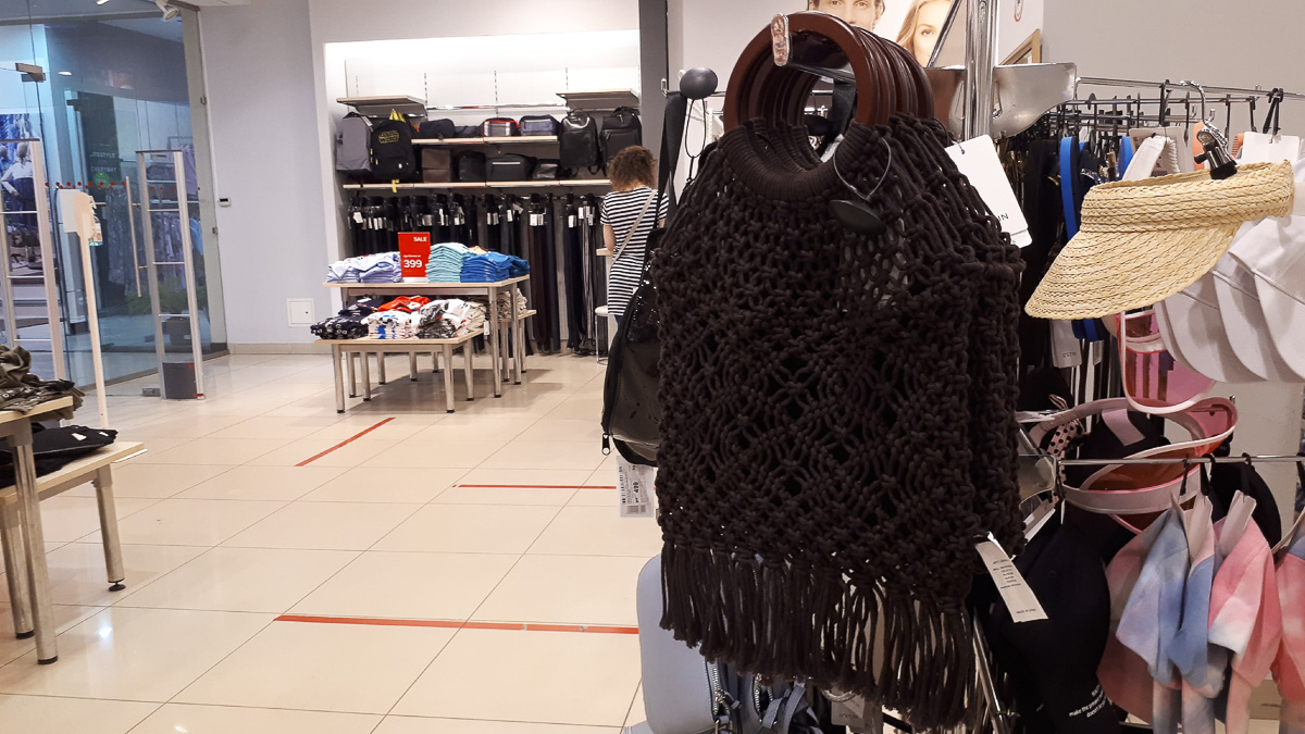 Осень-2020 начнется со дня на день. Стилист Ирина Безбородова помогла нам составить обзор трендовых вещей