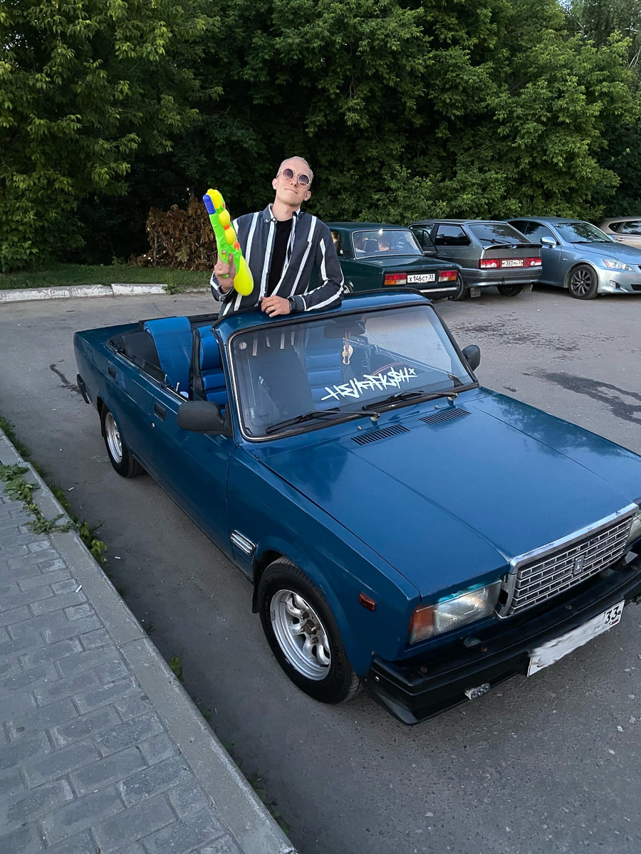 Павел Французов за три года сменил 25 автомобилей. Все они — «жигули». За что парень любит «классику» и как он ее апгрейдит