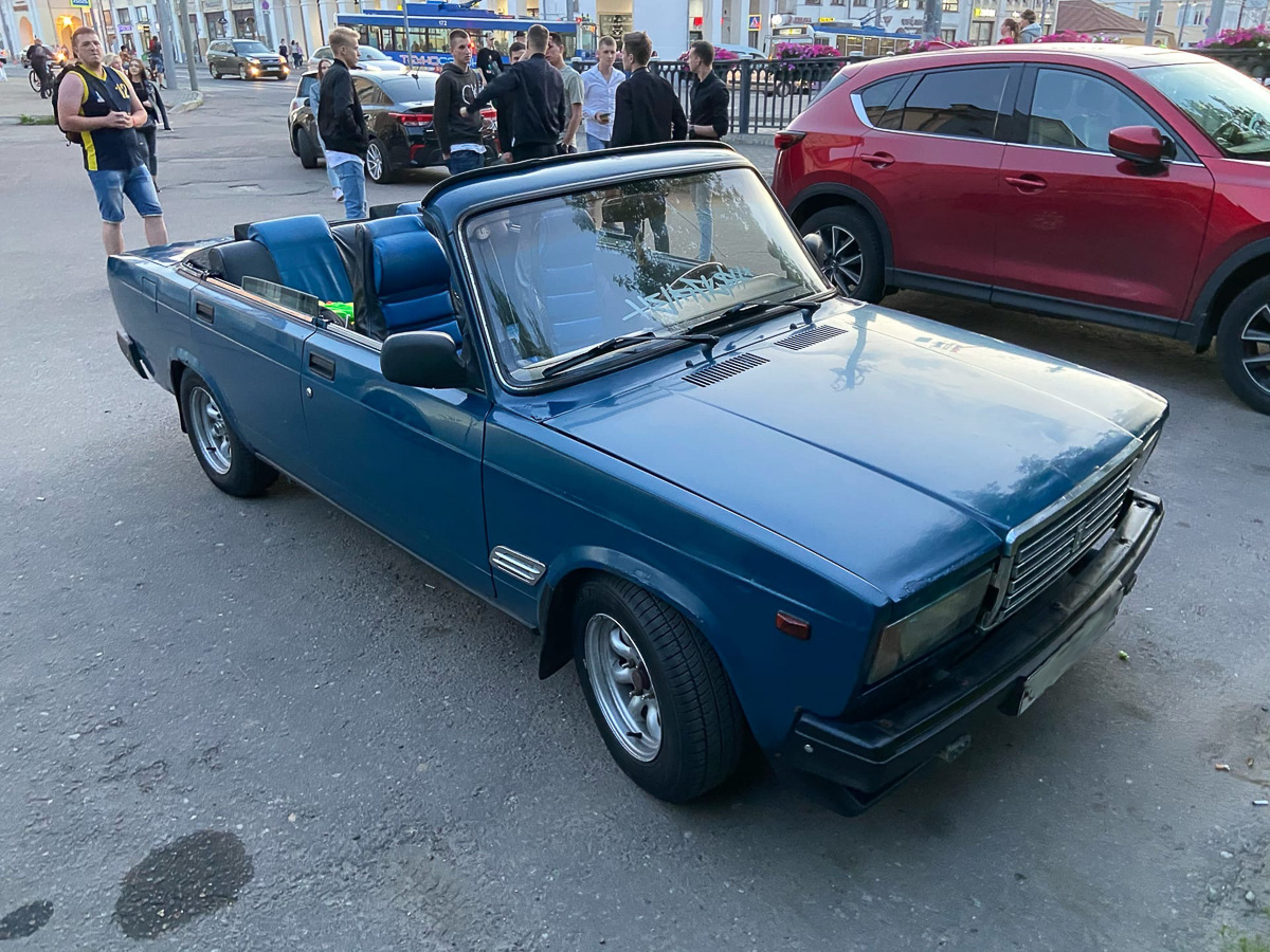 Павел Французов за три года сменил 25 автомобилей. Все они — «жигули». За что парень любит «классику» и как он ее апгрейдит