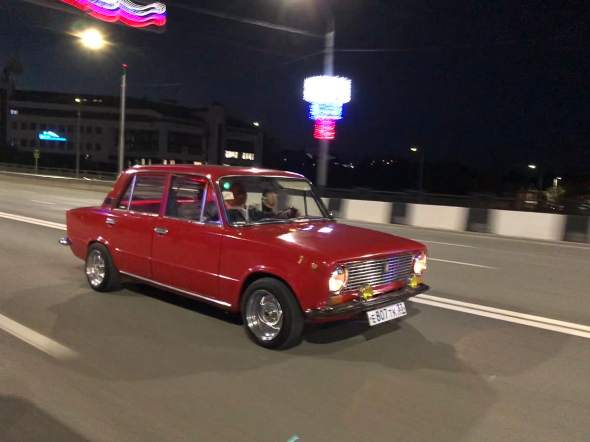 Павел Французов за три года сменил 25 автомобилей. Все они — «жигули». За что парень любит «классику» и как он ее апгрейдит