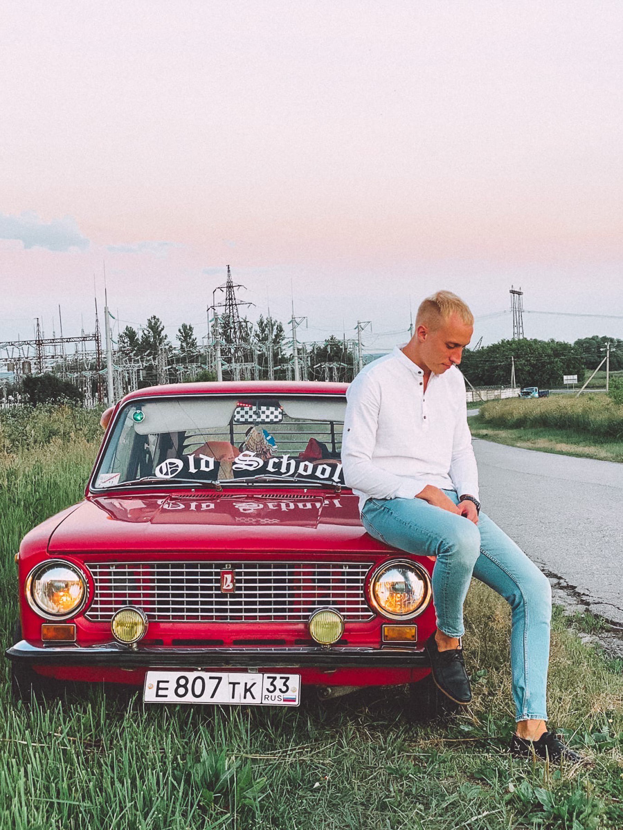 Павел Французов за три года сменил 25 автомобилей. Все они — «жигули». За что парень любит «классику» и как он ее апгрейдит