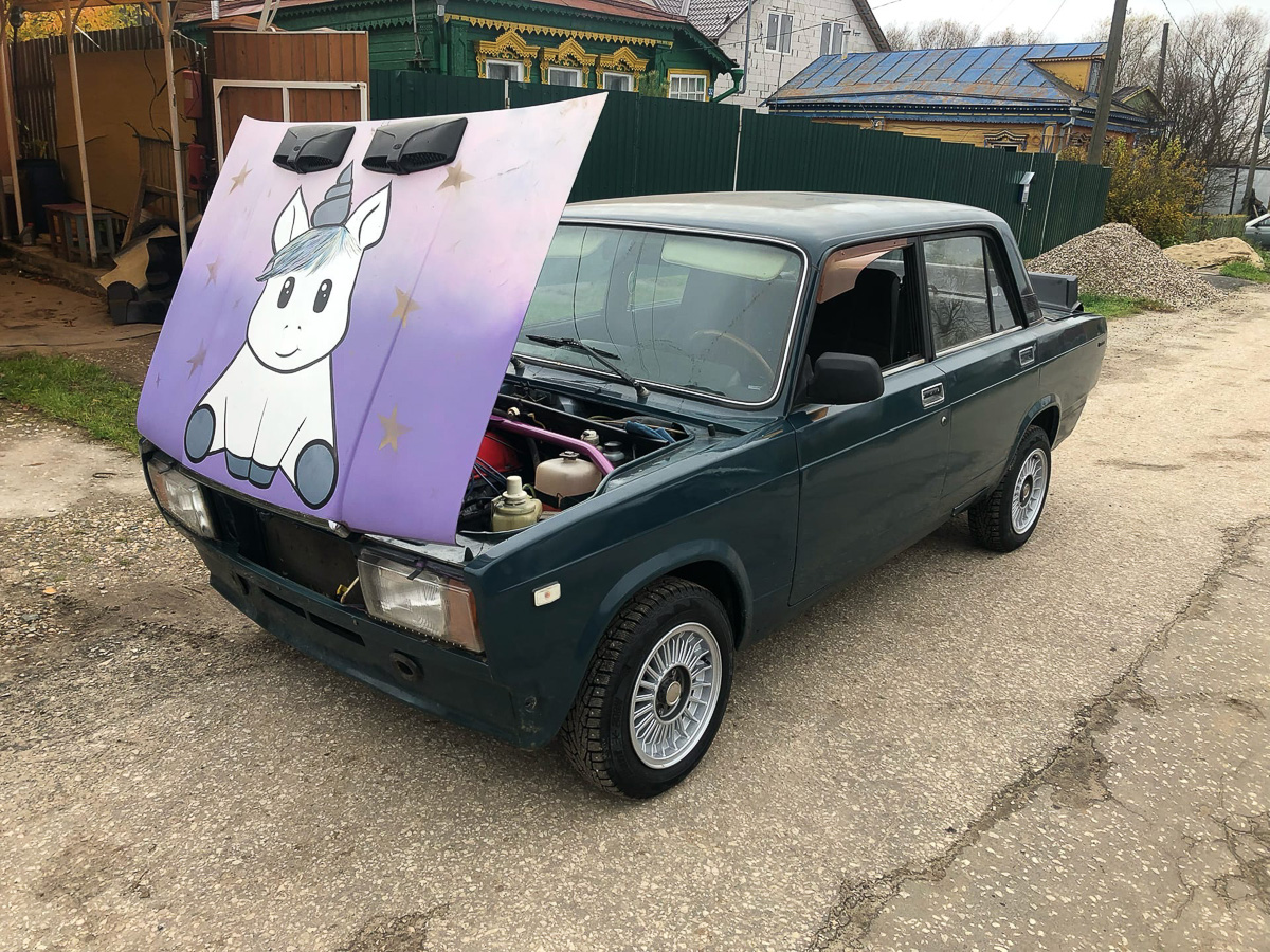 Павел Французов за три года сменил 25 автомобилей. Все они — «жигули». За что парень любит «классику» и как он ее апгрейдит