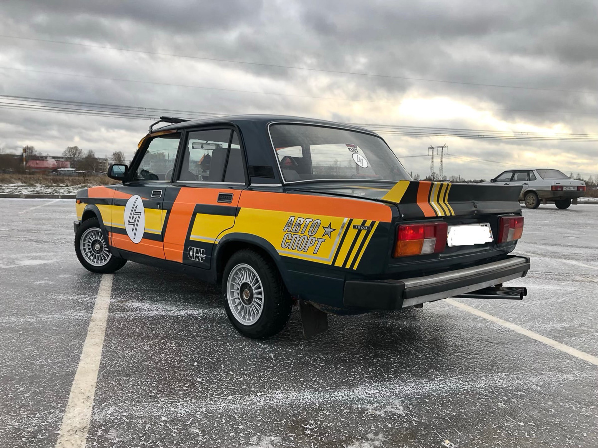 Павел Французов за три года сменил 25 автомобилей. Все они — «жигули». За что парень любит «классику» и как он ее апгрейдит