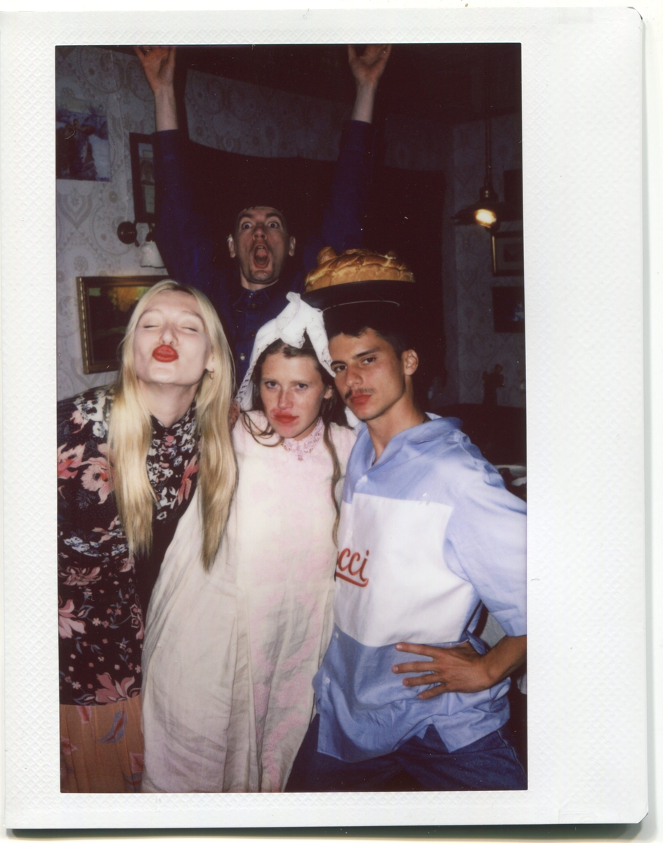 Собирая пазл из инста-сториз и фотографий, опубликованных в российском глянце, «Ключ-Медиа» добрался до цели приезда Гудкова, Шмыковой и Миногаровой в Суздаль и рассказывает, какие известные личности также посетили город-музей этим летом