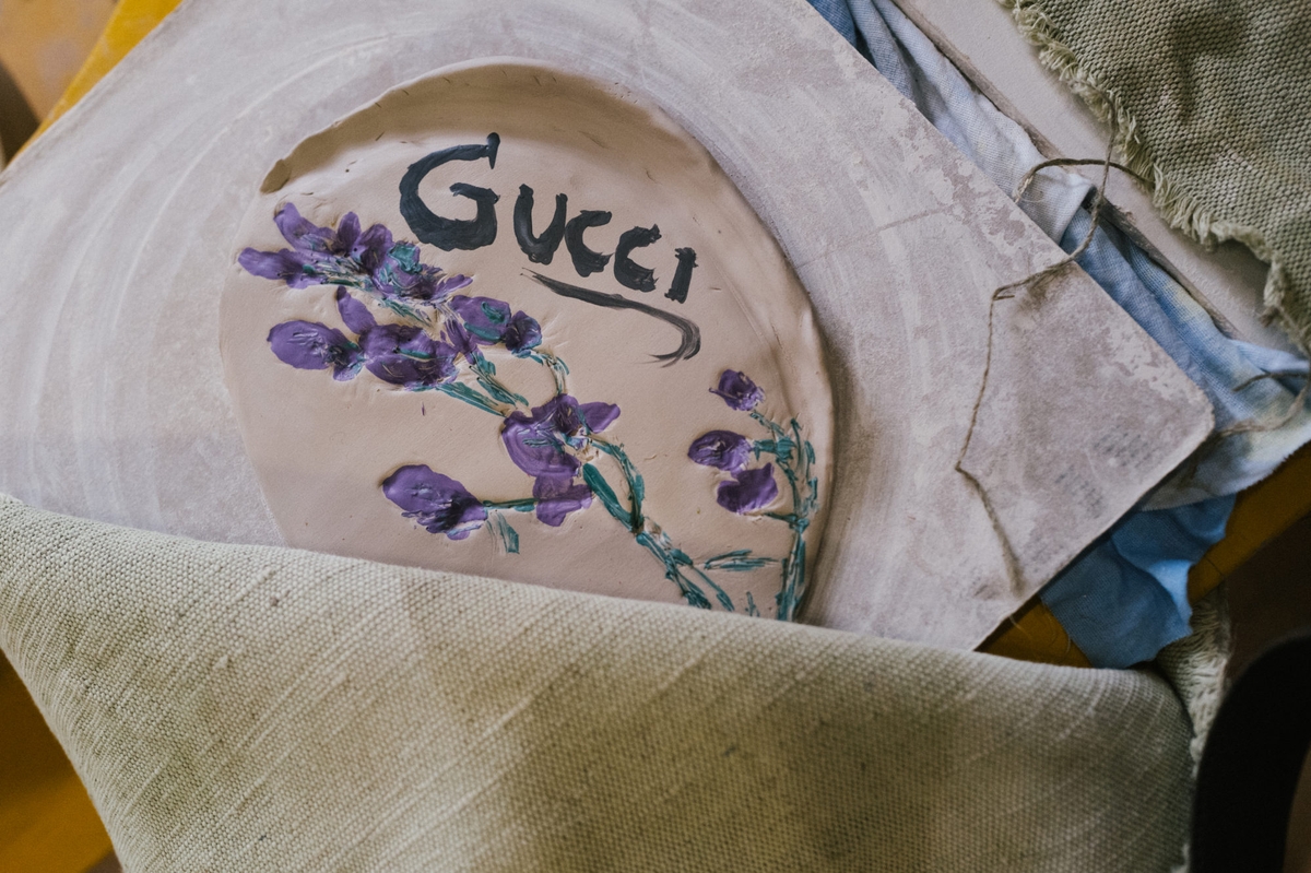 Собирая пазл из инста-сториз и фотографий, опубликованных в российском глянце, «Ключ-Медиа» добрался до цели приезда Гудкова, Шмыковой и Миногаровой в Суздаль и рассказывает, какие известные личности также посетили город-музей этим летом