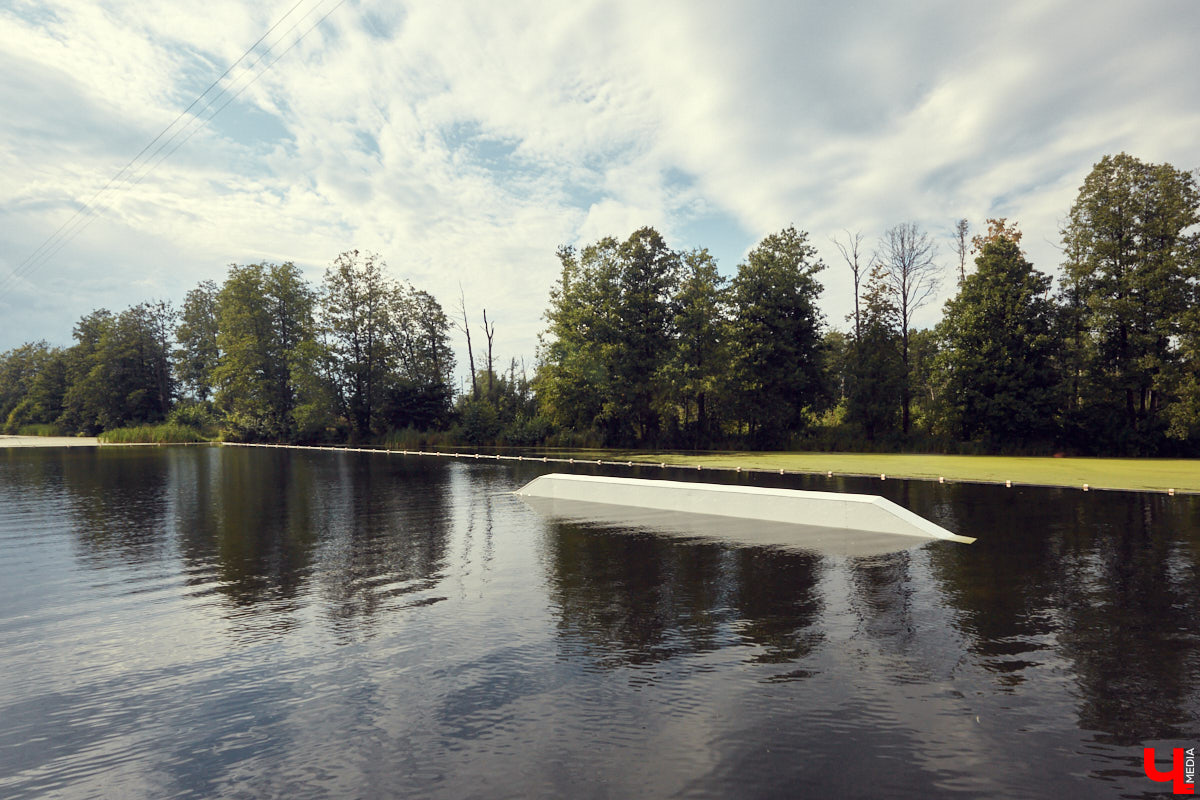 Делимся новым тусовочным городским местом, которое не даст вам впасть в осеннюю меланхолию, вызванную невозможностью отправиться в отпуск на любимые курорты за рубежом