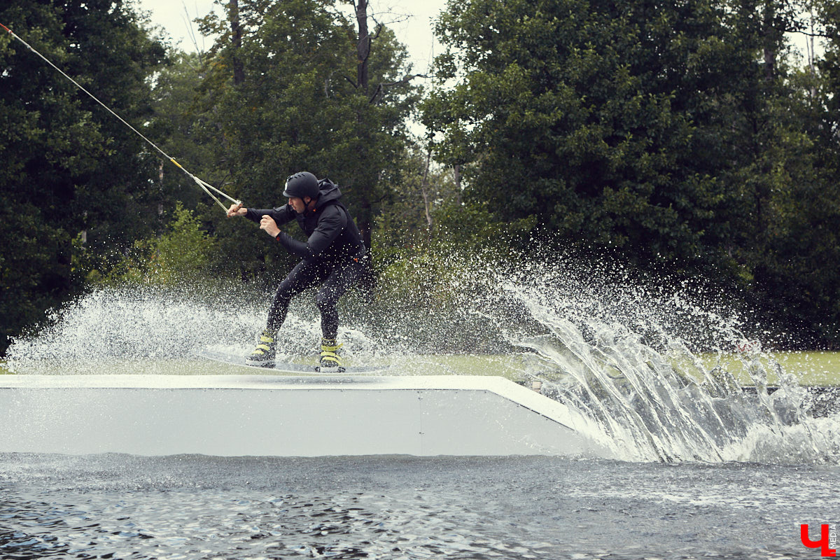 Делимся новым тусовочным городским местом, которое не даст вам впасть в осеннюю меланхолию, вызванную невозможностью отправиться в отпуск на любимые курорты за рубежом