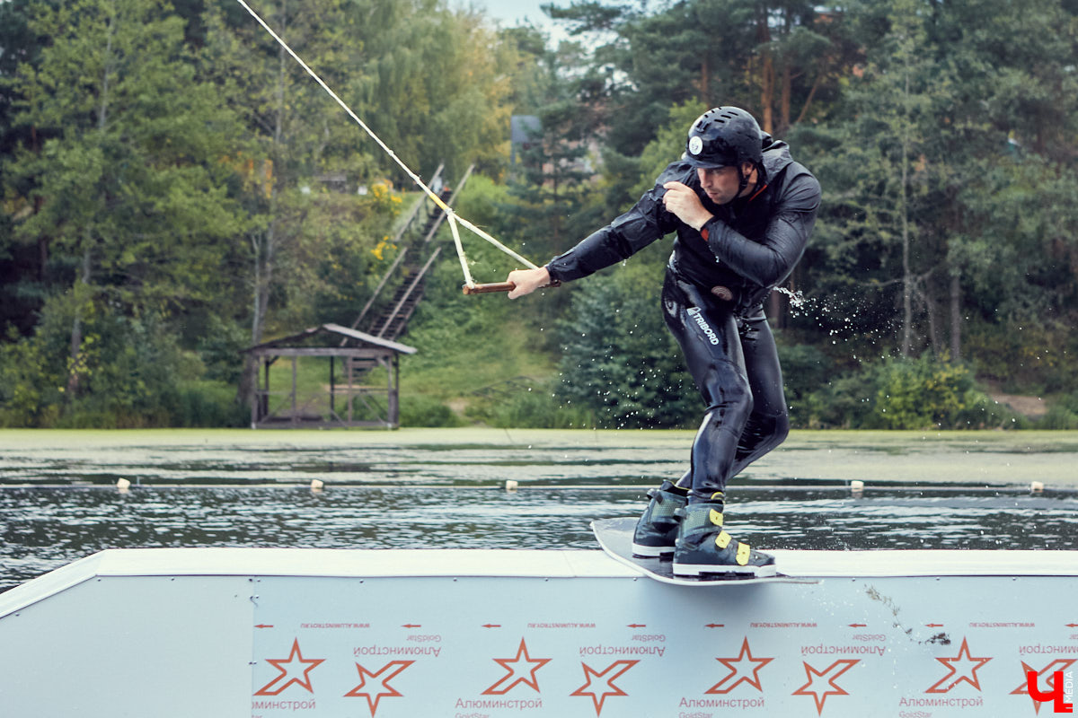 Делимся новым тусовочным городским местом, которое не даст вам впасть в осеннюю меланхолию, вызванную невозможностью отправиться в отпуск на любимые курорты за рубежом