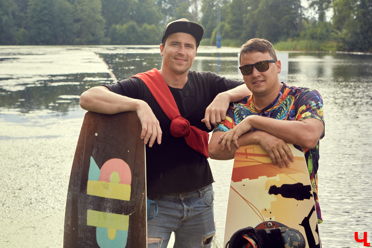 Делимся новым тусовочным городским местом, которое не даст вам впасть в осеннюю меланхолию, вызванную невозможностью отправиться в отпуск на любимые курорты за рубежом