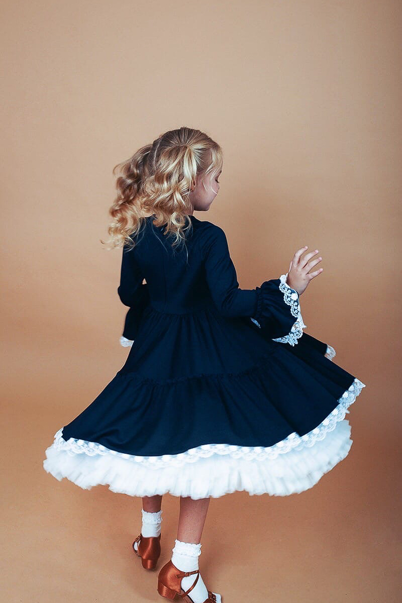 Дизайнер Наталья Рязанова рушит все шаблоны. Ее школьную форму детям хочется и нравится носить. А совсем скоро наряды талантливого мастера представят Владимирскую область на международном конкурсе Fashion bitva