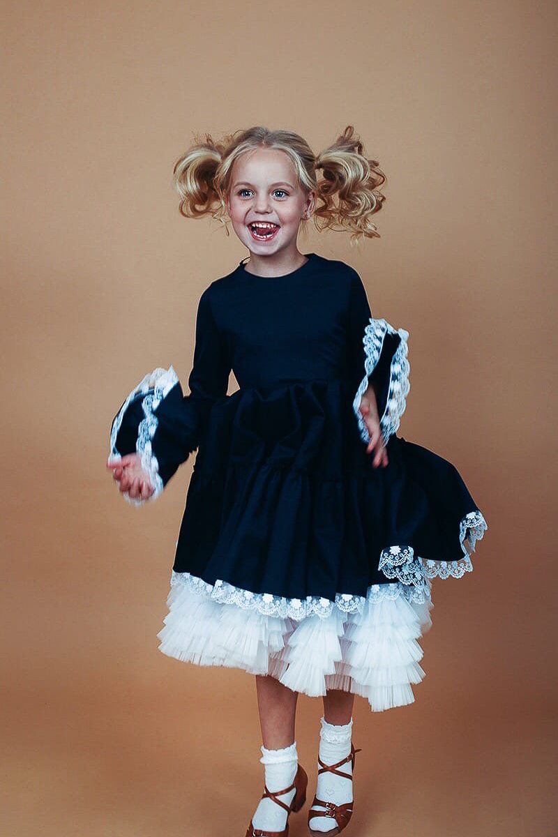 Дизайнер Наталья Рязанова рушит все шаблоны. Ее школьную форму детям хочется и нравится носить. А совсем скоро наряды талантливого мастера представят Владимирскую область на международном конкурсе Fashion bitva