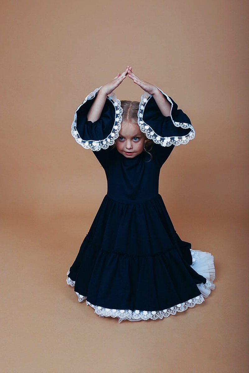 Дизайнер Наталья Рязанова рушит все шаблоны. Ее школьную форму детям хочется и нравится носить. А совсем скоро наряды талантливого мастера представят Владимирскую область на международном конкурсе Fashion bitva