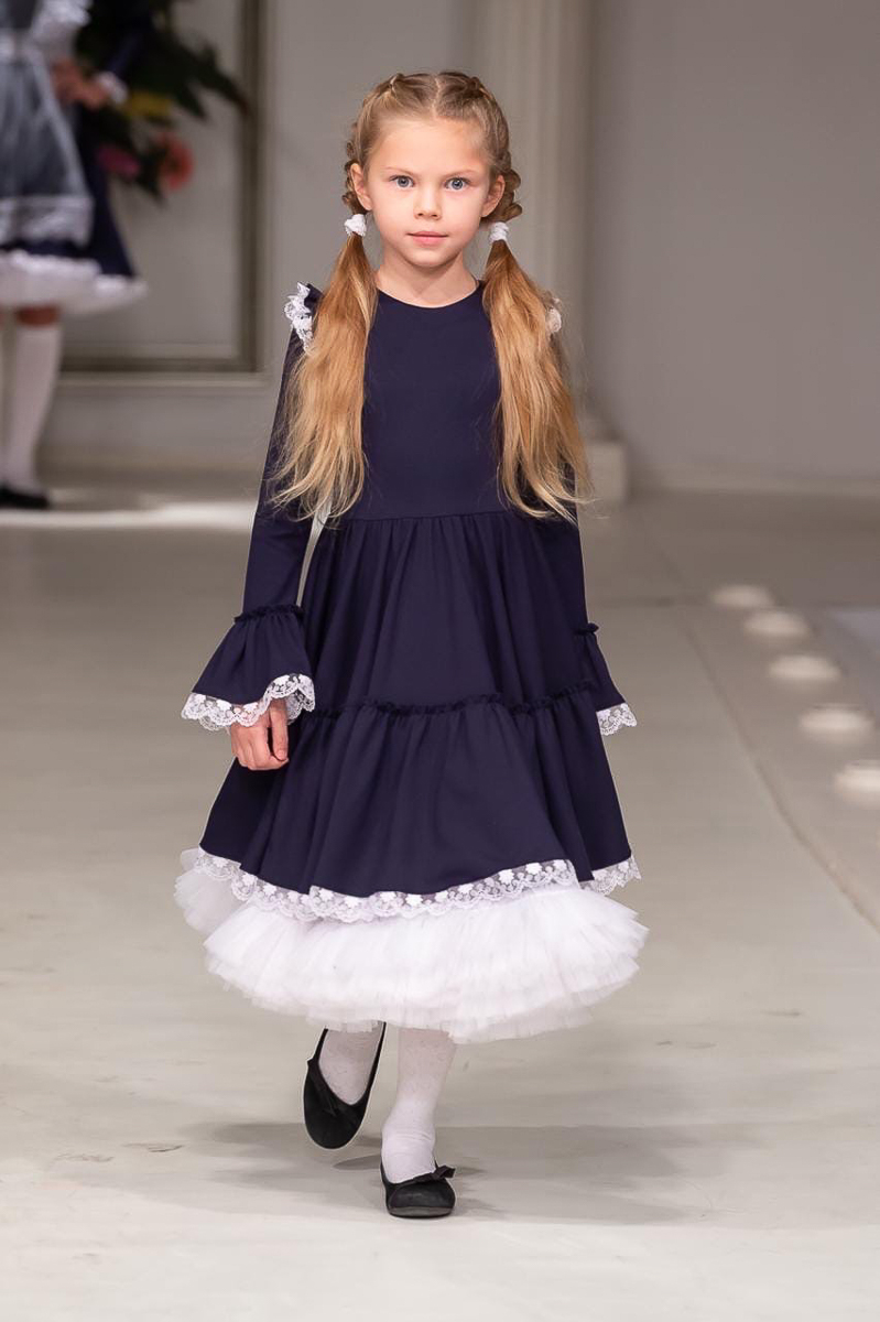 Дизайнер Наталья Рязанова рушит все шаблоны. Ее школьную форму детям хочется и нравится носить. А совсем скоро наряды талантливого мастера представят Владимирскую область на международном конкурсе Fashion bitva