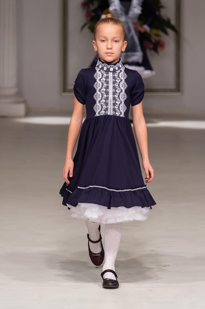 Дизайнер Наталья Рязанова рушит все шаблоны. Ее школьную форму детям хочется и нравится носить. А совсем скоро наряды талантливого мастера представят Владимирскую область на международном конкурсе Fashion bitva