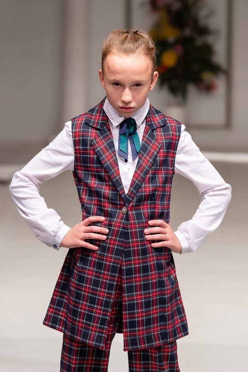 Дизайнер Наталья Рязанова рушит все шаблоны. Ее школьную форму детям хочется и нравится носить. А совсем скоро наряды талантливого мастера представят Владимирскую область на международном конкурсе Fashion bitva