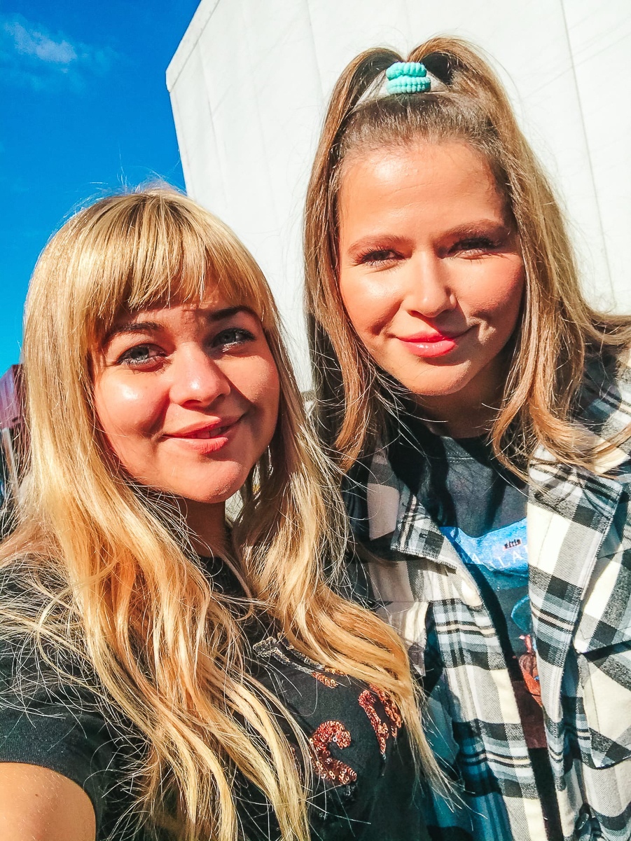 Ирина Трошина впервые оказалась на съемочной площадке и стала объектом для зависти поклонников Романа Курцына, Анастасии Уколовой и Юлии Топольницкой, с которыми она снялась в новом проекте телеканала ТНТ