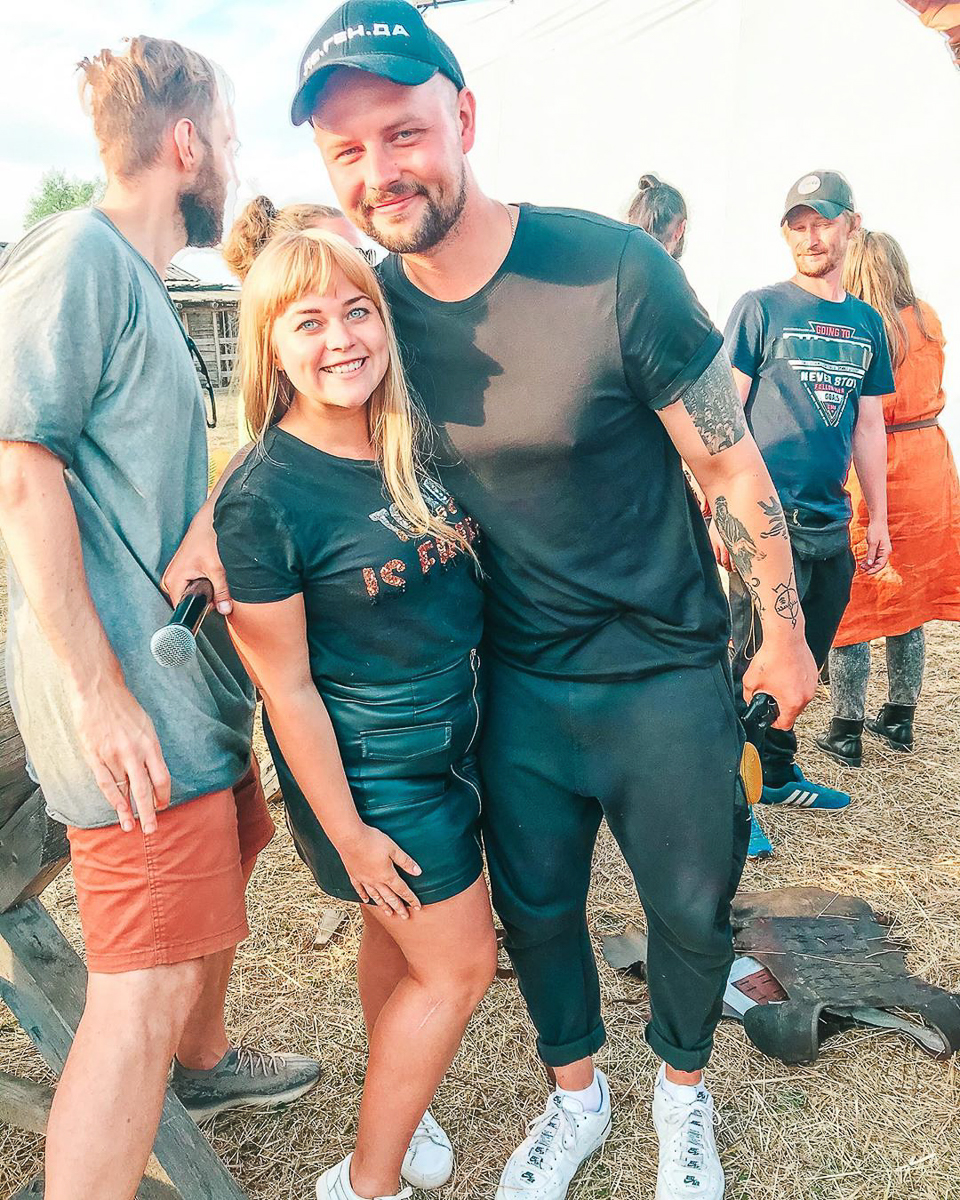 Ирина Трошина впервые оказалась на съемочной площадке и стала объектом для зависти поклонников Романа Курцына, Анастасии Уколовой и Юлии Топольницкой, с которыми она снялась в новом проекте телеканала ТНТ