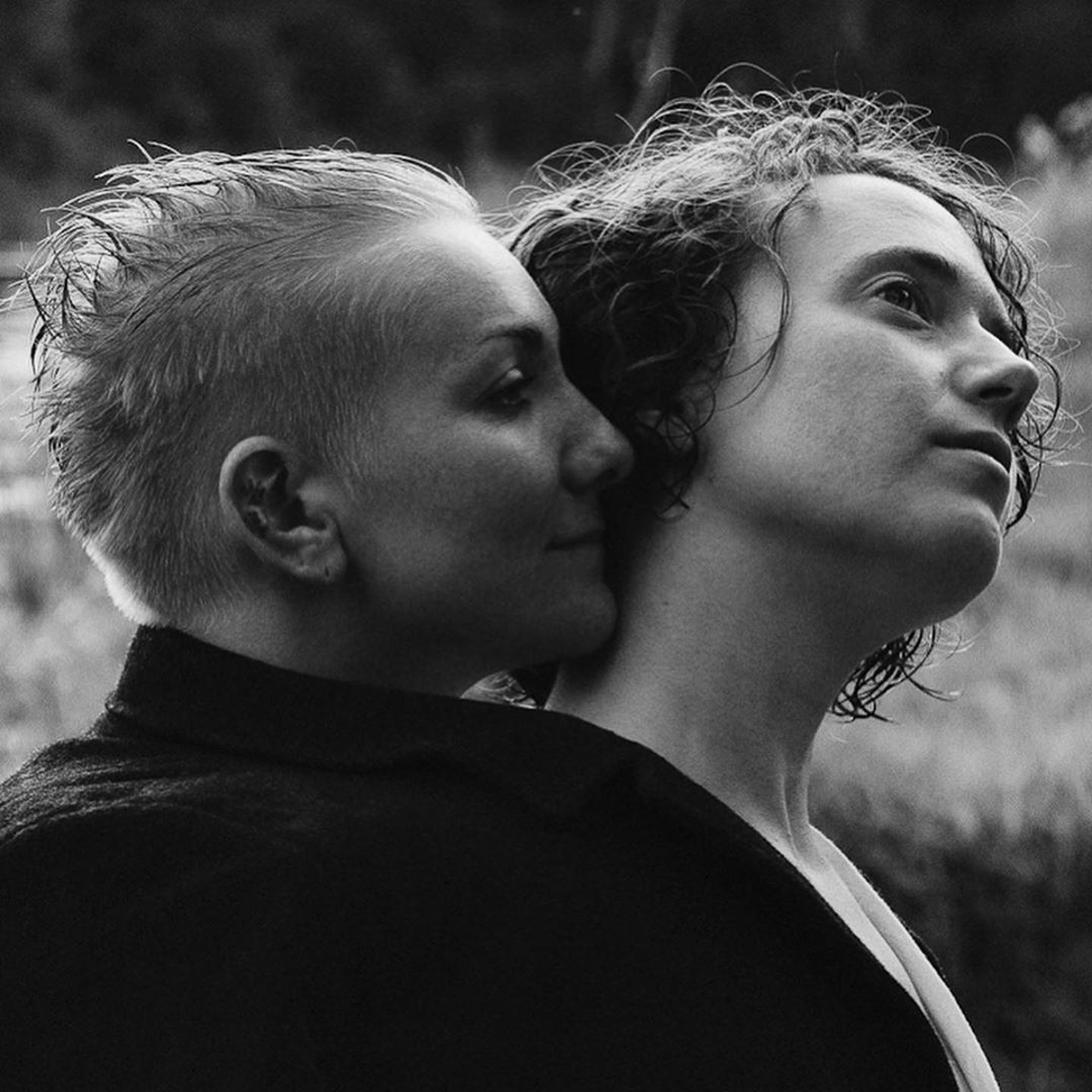 Трое фотографов, оголяющих своих моделей для чистоты эмоционального эксперимента. Разбираемся, почему нагие лавстори самые честные