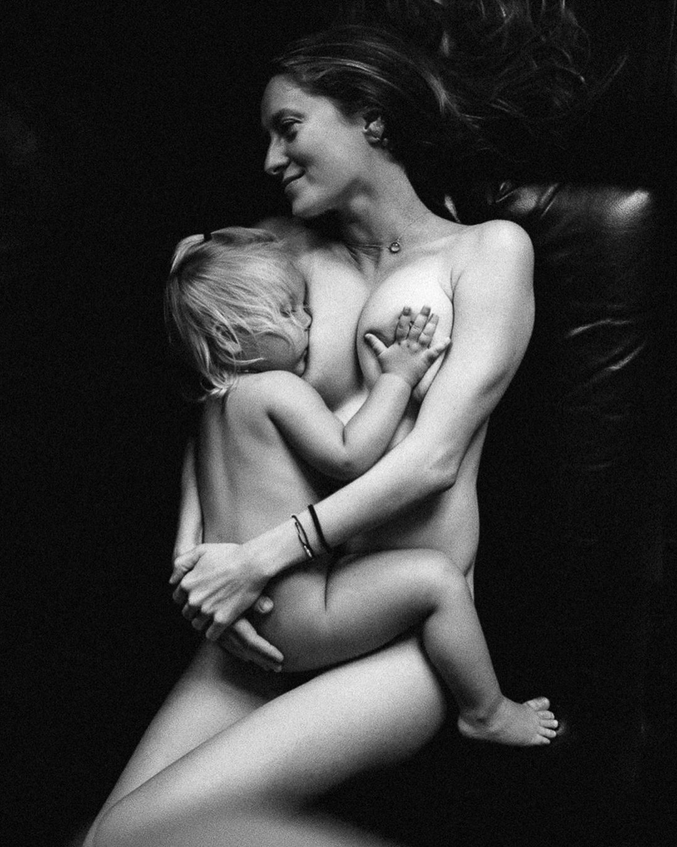 Трое фотографов, оголяющих своих моделей для чистоты эмоционального эксперимента. Разбираемся, почему нагие лавстори самые честные