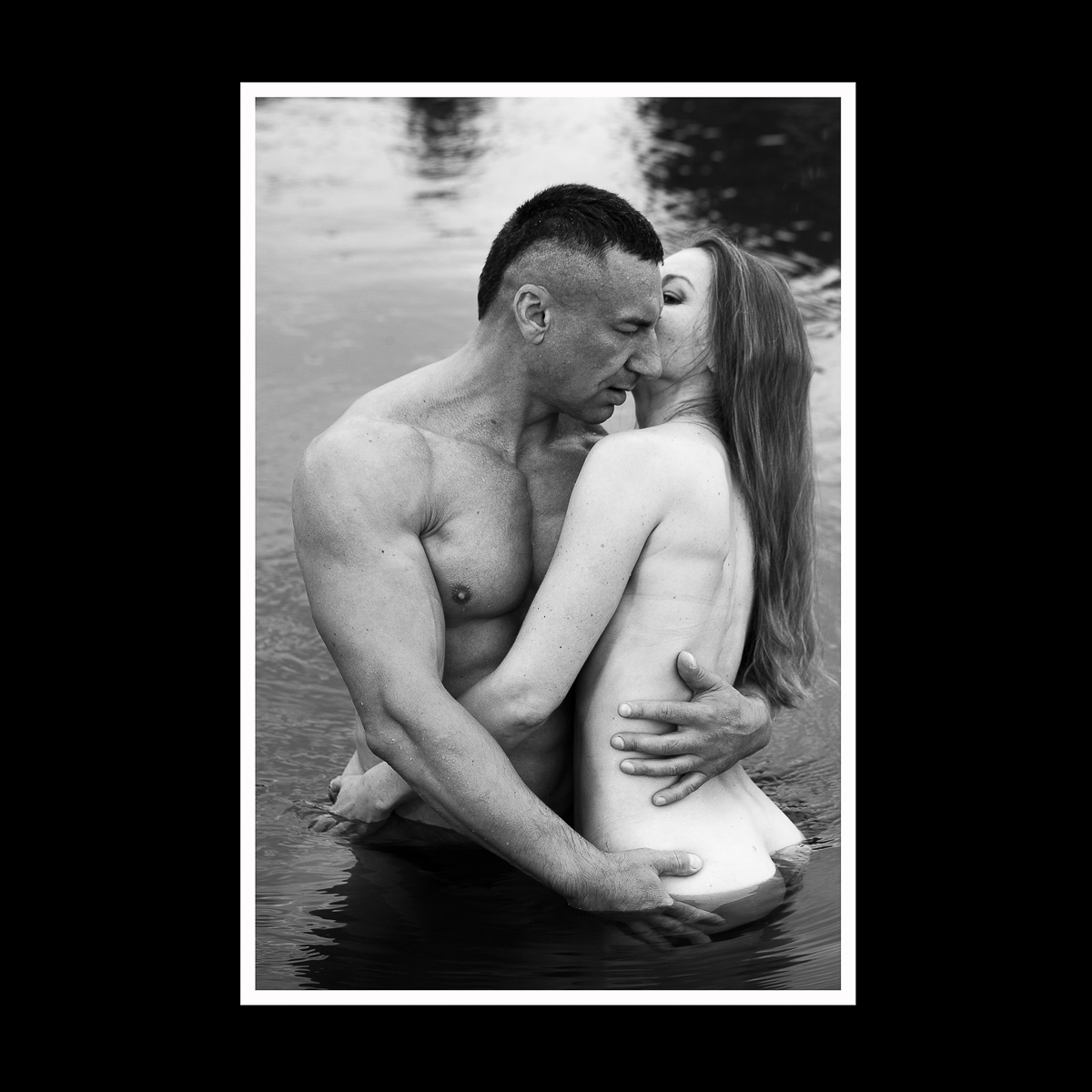 Трое фотографов, оголяющих своих моделей для чистоты эмоционального эксперимента. Разбираемся, почему нагие лавстори самые честные