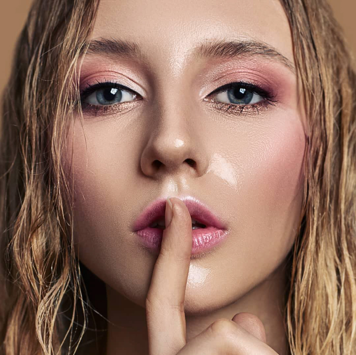 Рассказываем, как так вышло, что, глядя на свадебный образ от дизайнера Светланы Ванкиной, не только владимирские, но и нью-йоркские девушки невольно представляют день своей идеальной свадьбы