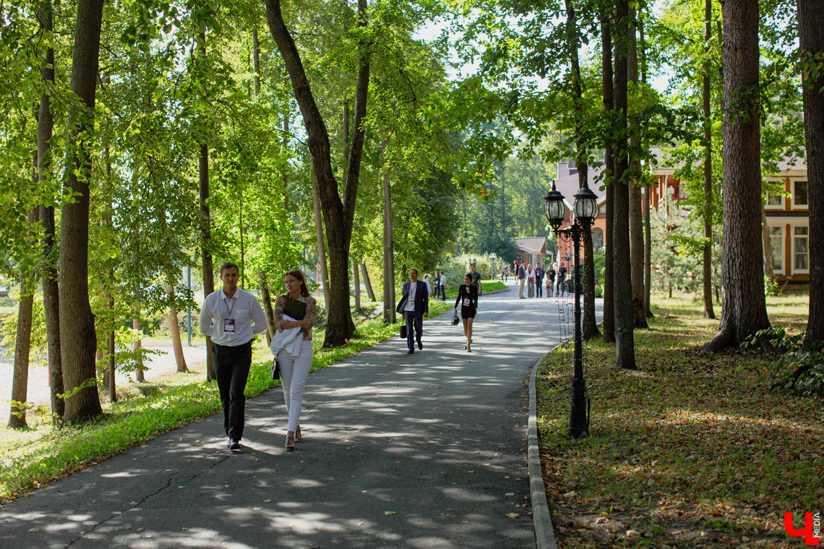 Под Владимиром состоялся ежегодный форум для маркетологов, на котором собрались бизнесмены и блогеры. Как правильно продавать в 2020 году и что такое оцифрованная реальность? Рассказывают местные предприниматели