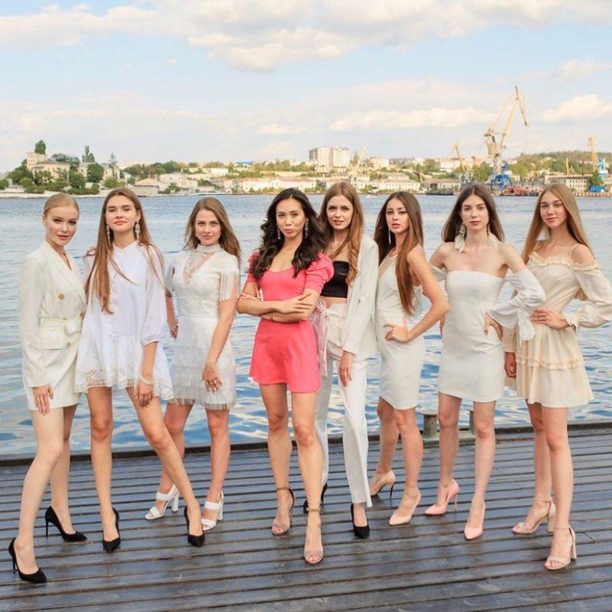 Жаркие фото в бикини, плотный рабочий график и самая запоминающаяся фотосессия — Александра Дашкевич набросала скетч модельных будней на конкурсе красоты в Крыму