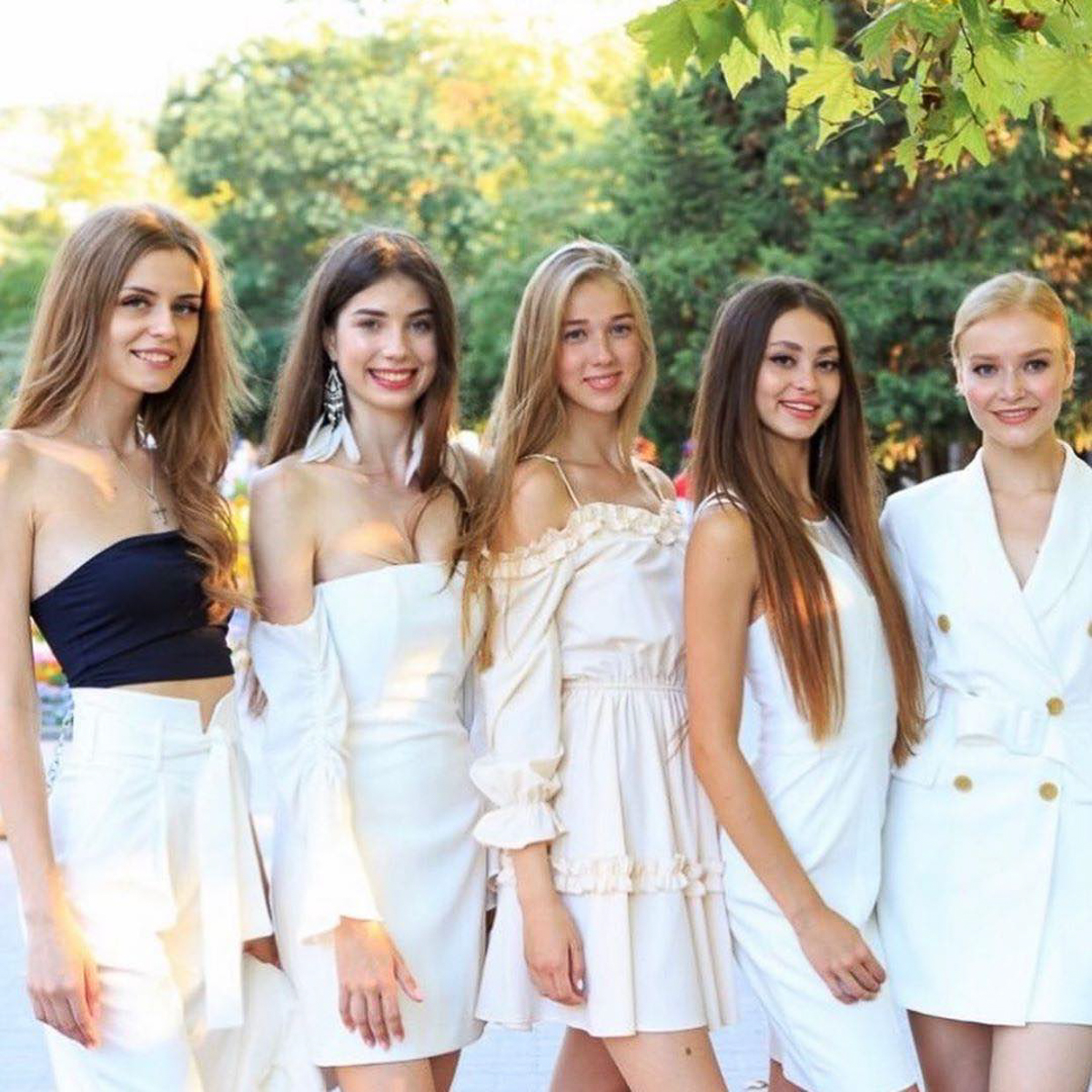 Жаркие фото в бикини, плотный рабочий график и самая запоминающаяся фотосессия — Александра Дашкевич набросала скетч модельных будней на конкурсе красоты в Крыму