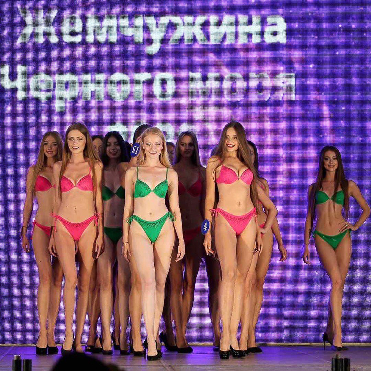 Жаркие фото в бикини, плотный рабочий график и самая запоминающаяся фотосессия — Александра Дашкевич набросала скетч модельных будней на конкурсе красоты в Крыму