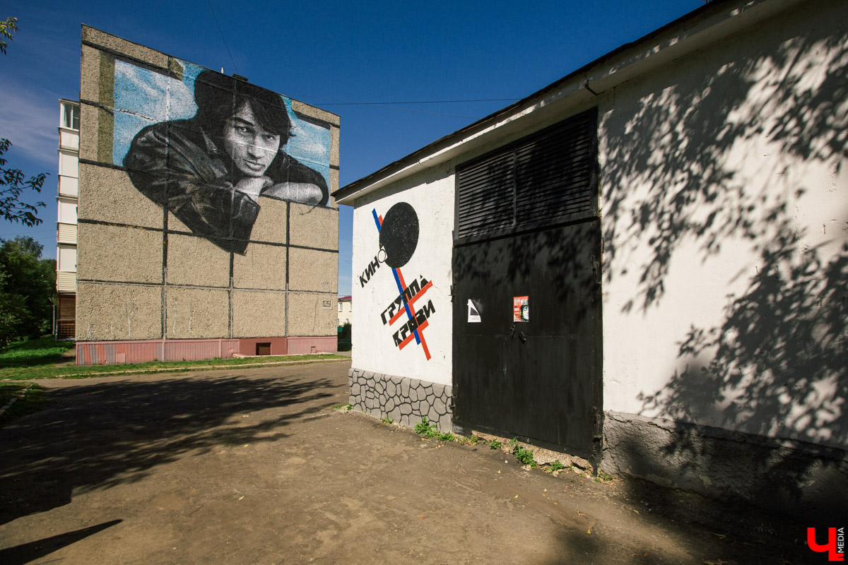 На улице Лакина появилось свежее граффити с Виктором Цоем. Этот портрет — один из самых больших в России. Мы узнали, благодаря кому он появился