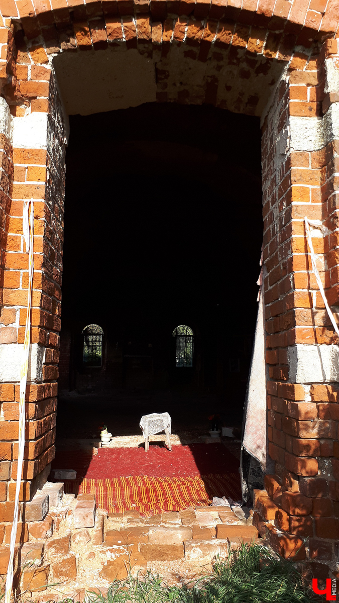 Экспедиция выходного дня в Карельскую Слободку и история двух заброшенных церквей