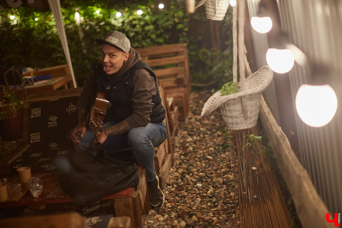 Во Владимире прошел вечер памяти Виктора Цоя, организаторы которого получили личное разрешение Кирилла Серебренникова на показ фильма «Лето»