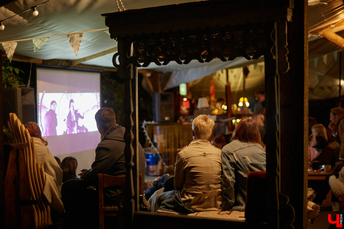 Во Владимире прошел вечер памяти Виктора Цоя, организаторы которого получили личное разрешение Кирилла Серебренникова на показ фильма «Лето»