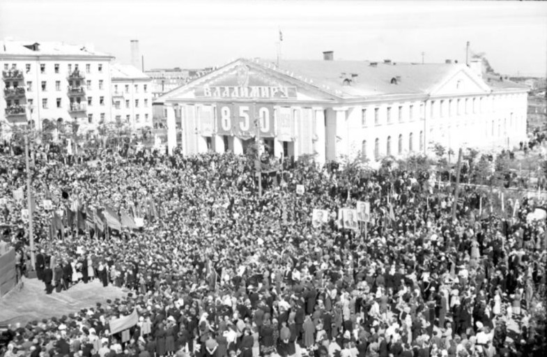 Пока не ясно, когда и как будут отмечать День города-2020. А раз не получается заглянуть в будущее, можно посмотреть в прошлое. И составить ретроспективу