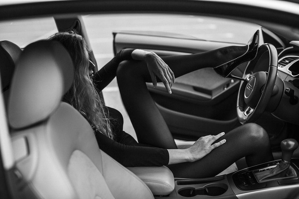 Как выглядеть стильно, не гонясь за трендами? Рассказывает дизайнер Александра Бакка