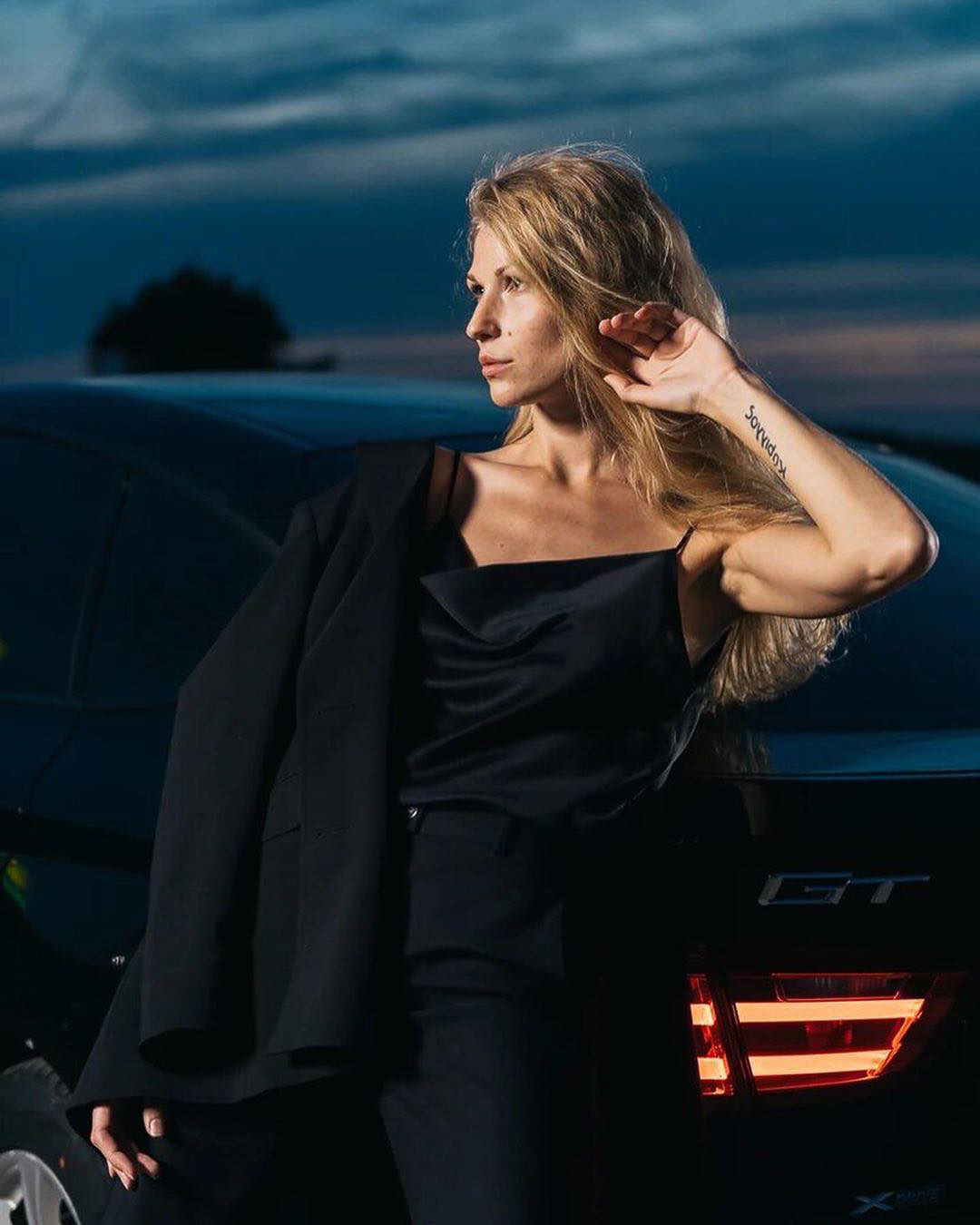 Как выглядеть стильно, не гонясь за трендами? Рассказывает дизайнер Александра Бакка