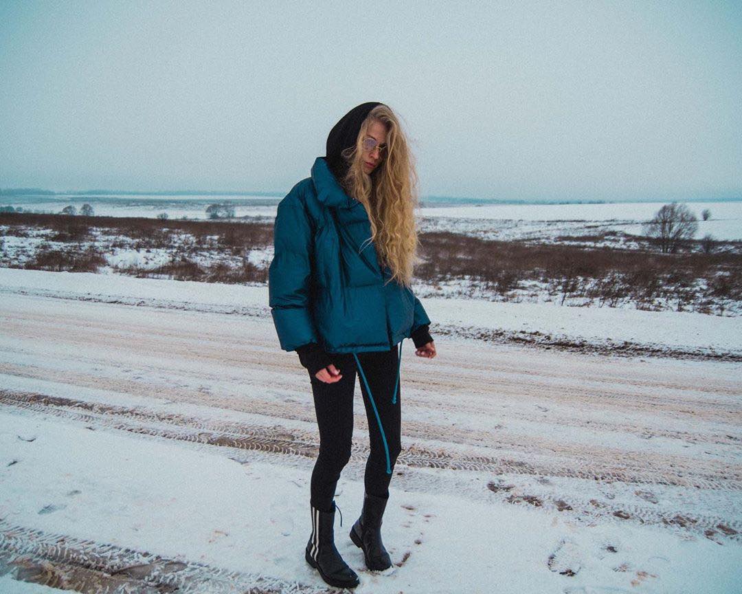 Как выглядеть стильно, не гонясь за трендами? Рассказывает дизайнер Александра Бакка