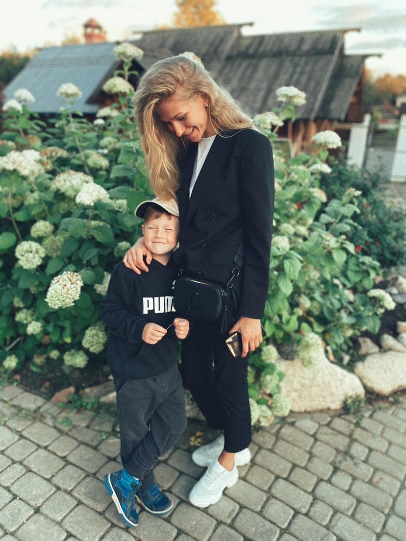 Как выглядеть стильно, не гонясь за трендами? Рассказывает дизайнер Александра Бакка