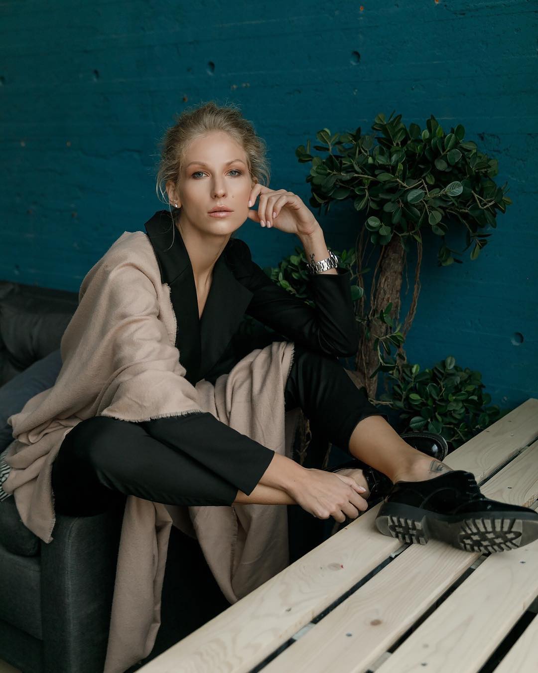 Как выглядеть стильно, не гонясь за трендами? Рассказывает дизайнер Александра Бакка