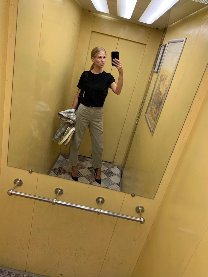 Как выглядеть стильно, не гонясь за трендами? Рассказывает дизайнер Александра Бакка