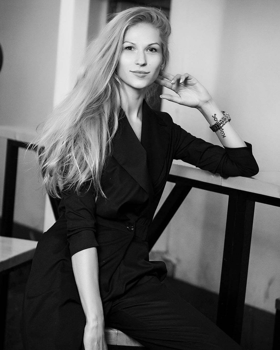 Как выглядеть стильно, не гонясь за трендами? Рассказывает дизайнер Александра Бакка