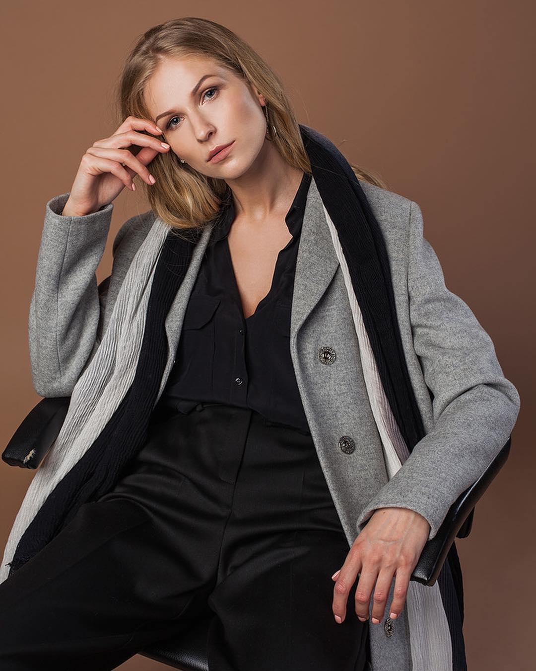 Как выглядеть стильно, не гонясь за трендами? Рассказывает дизайнер Александра Бакка