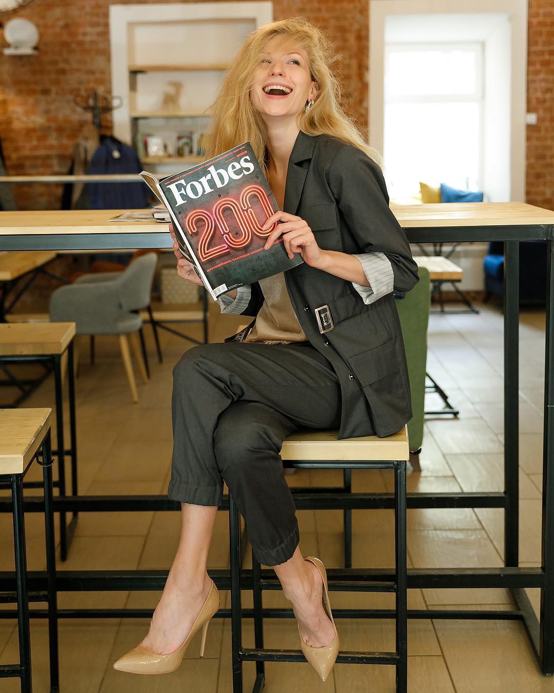 Как выглядеть стильно, не гонясь за трендами? Рассказывает дизайнер Александра Бакка