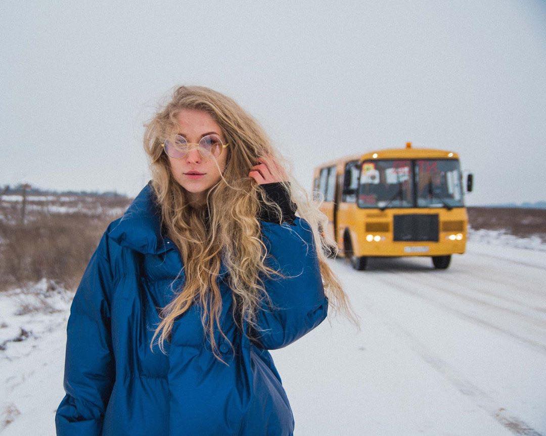 Как выглядеть стильно, не гонясь за трендами? Рассказывает дизайнер Александра Бакка