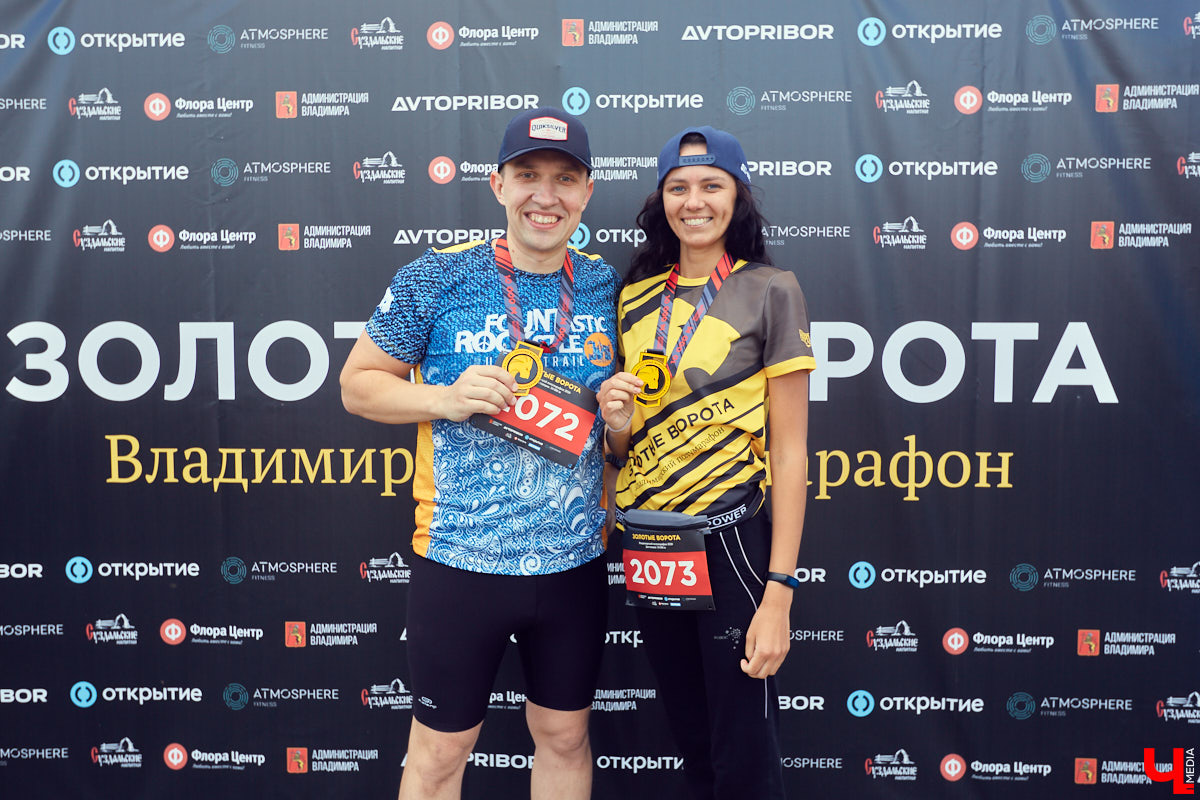 В минувшую субботу центр Владимира превратился в единый механизм, состоящий из тысячи бегущих людей — участников полумарафона «Золотые ворота»