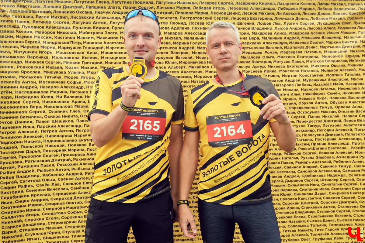 В минувшую субботу центр Владимира превратился в единый механизм, состоящий из тысячи бегущих людей — участников полумарафона «Золотые ворота»