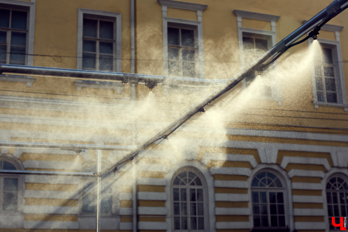 В минувшую субботу центр Владимира превратился в единый механизм, состоящий из тысячи бегущих людей — участников полумарафона «Золотые ворота»