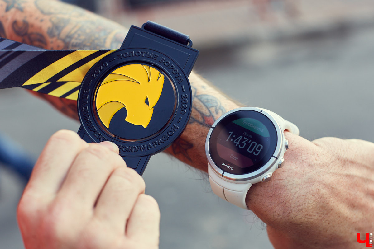 В минувшую субботу центр Владимира превратился в единый механизм, состоящий из тысячи бегущих людей — участников полумарафона «Золотые ворота»