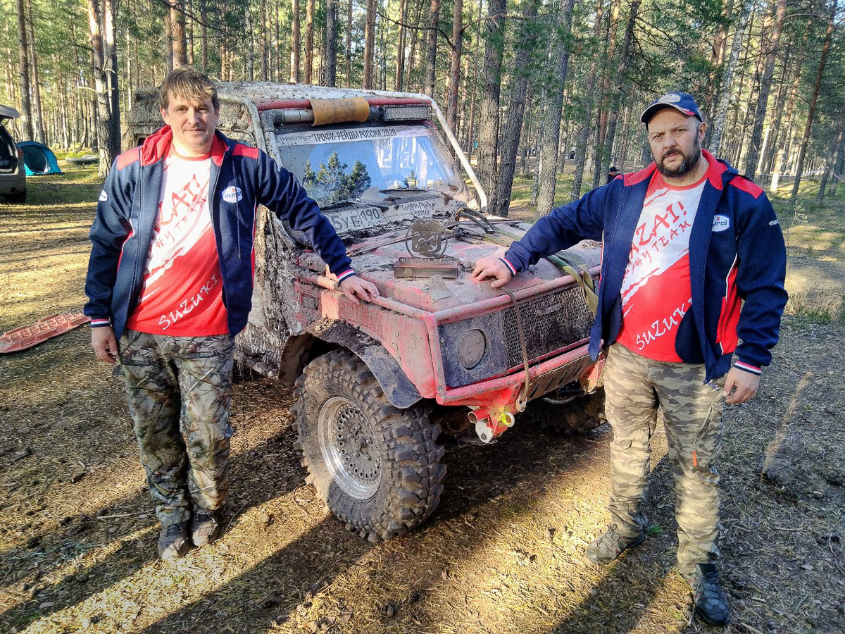 Владимир Синельщиков и Владимир Кострикин из команды Banzai! Trophy Team несколько дней покоряли непролазные болота и в итоге заняли призовое место